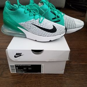 Nike Flyknit 270's (size 7)